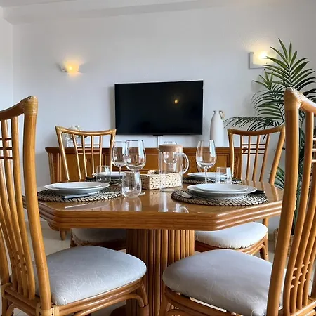شقة La Caracola Iii Beachfront & Center فوينخيرولا